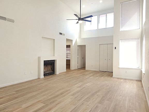 5th image of 2127 Pioneer Ave