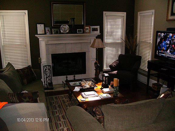 FamilyRoom/with FirePlace