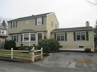 27 Lakeview Ave, Wakefield, MA 01880