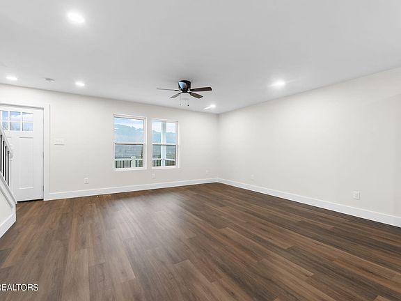 5th image of 3113 Greenway Dr