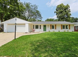 1008 Devonshire Dr, Champaign, IL 61821