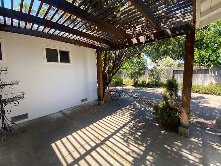 363 Helen Way — Photo 28