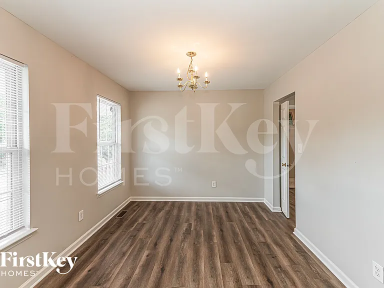 809 Hounds Chase Dr — Photo 4