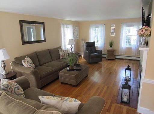 4th image of 6 Lewis Park Dr N