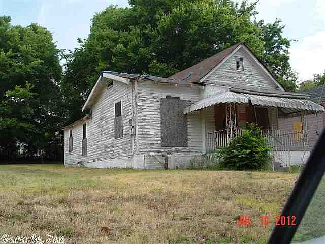2nd image of 517 E Charles Bussey Ave