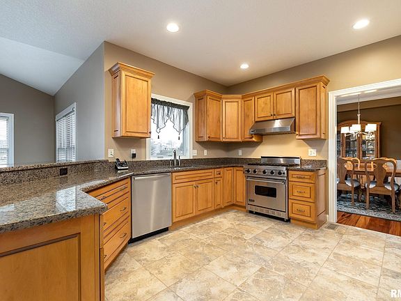 4th image of 3204 Marynoel Ave