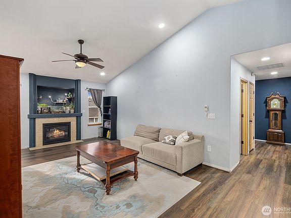 3rd image of 16189 Birkland Street SE