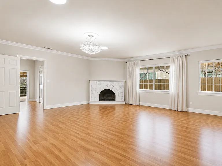 10605 Tinker Ave — Photo 1
