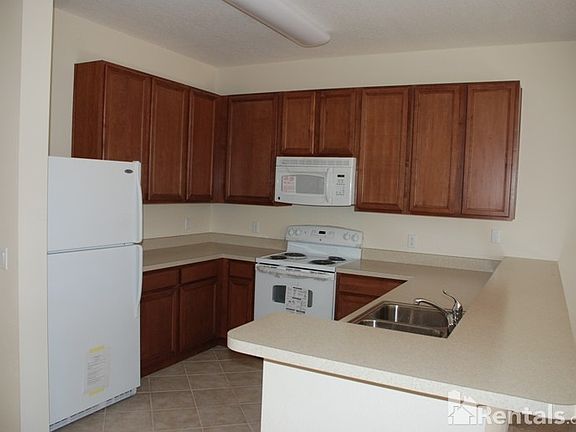 2nd image of 4752 Everglades Cir