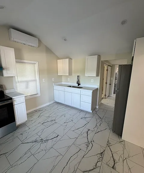 918 King St — Photo 3