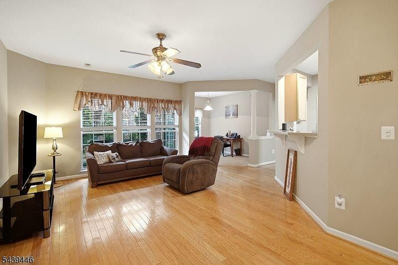 1st image of 4 Steele Pl