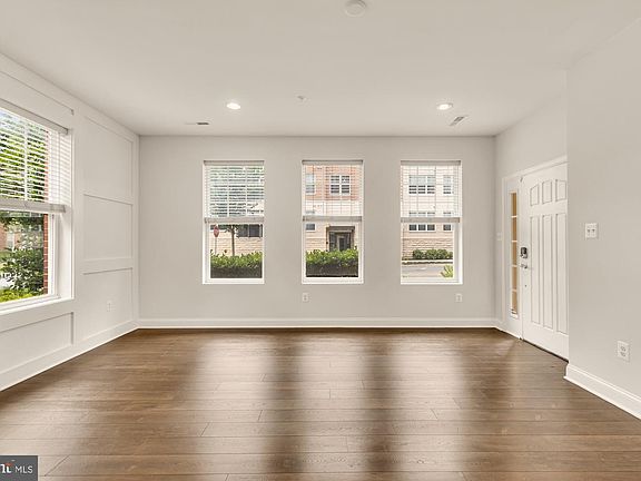 5th image of 7551 Crowley St #B