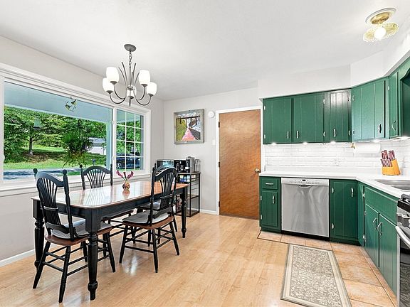 3rd image of 101 Park Ln