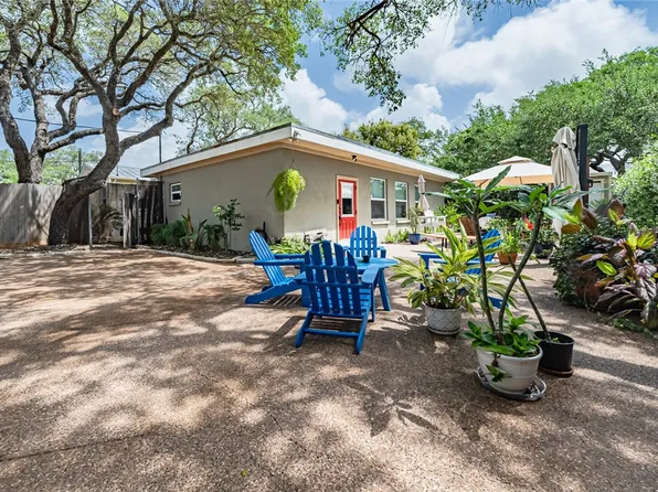 102 S 7th St, Fulton, TX 78358