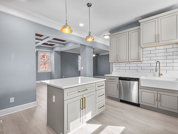 5th image of 806 W 34th St