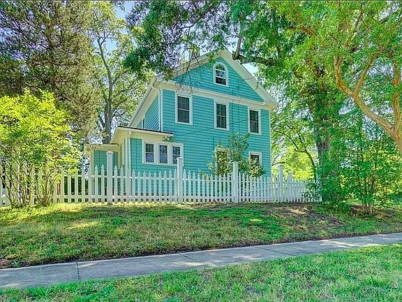 3rd image of 3916 Gosnold Ave