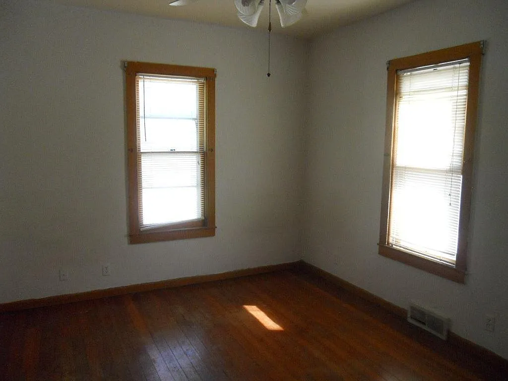 3 bed, 1316 sqft, $1,850 — Photo 3