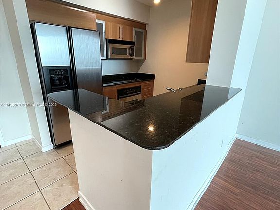 5th image of 325 Biscayne Blvd #2218