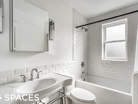 5th image of 613 1/2 W Arlington Pl APT 3