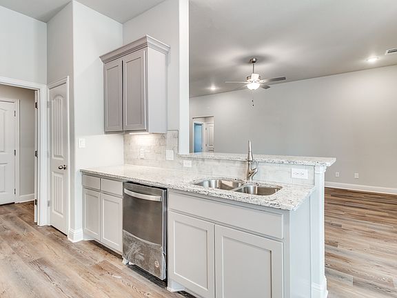 5th image of 2806 Clover Dr