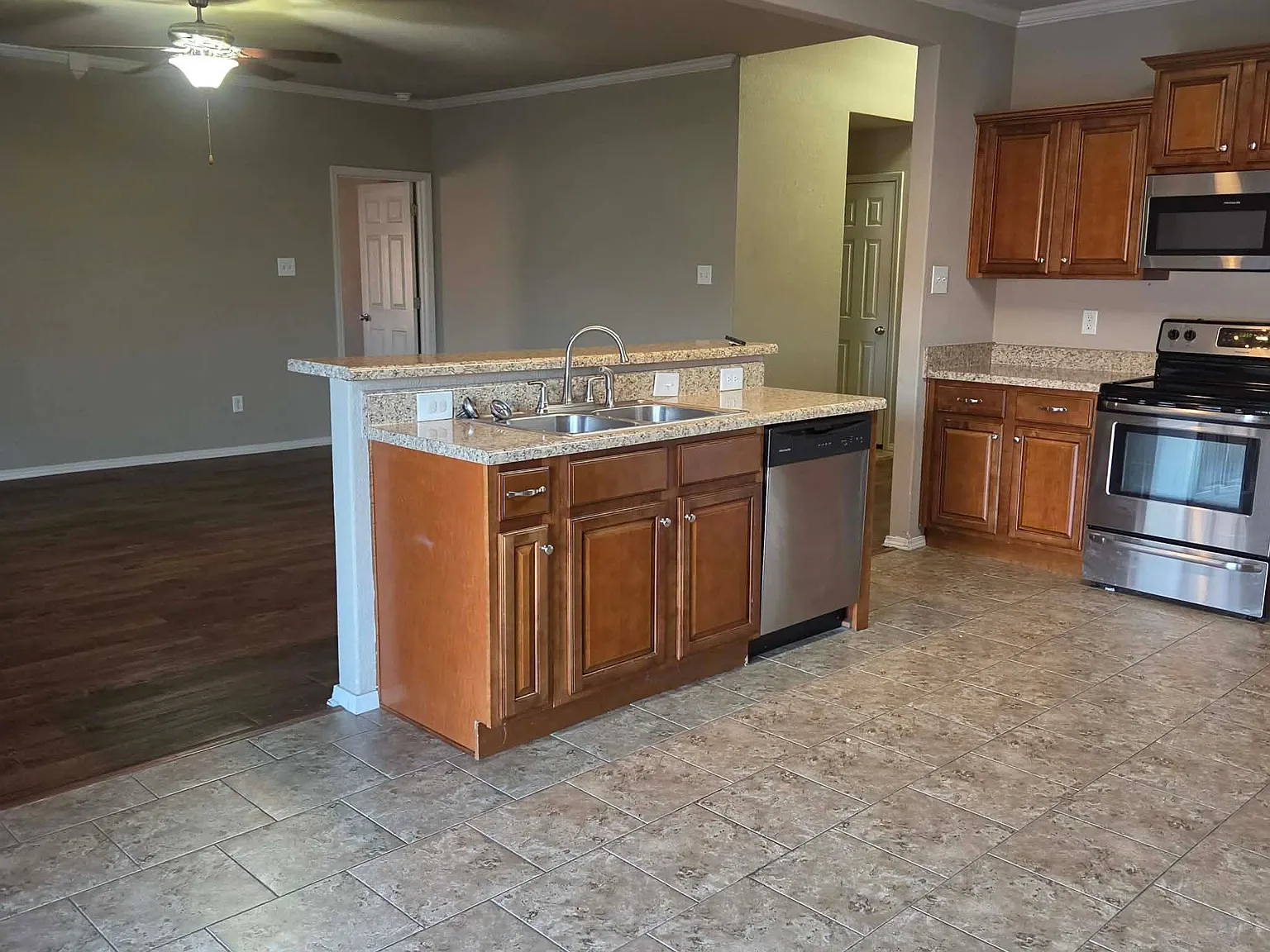 3 Bedroom - Near Valley View Schools — Photo 4
