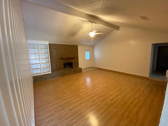 3rd image of 1405 Circle Ln