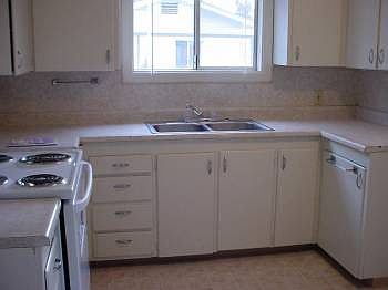 3rd image of 1411 Dakota Ave