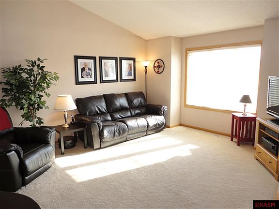 5th image of 132 Pebble Creek Dr