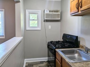 832 Richards St, Joliet, IL 60433