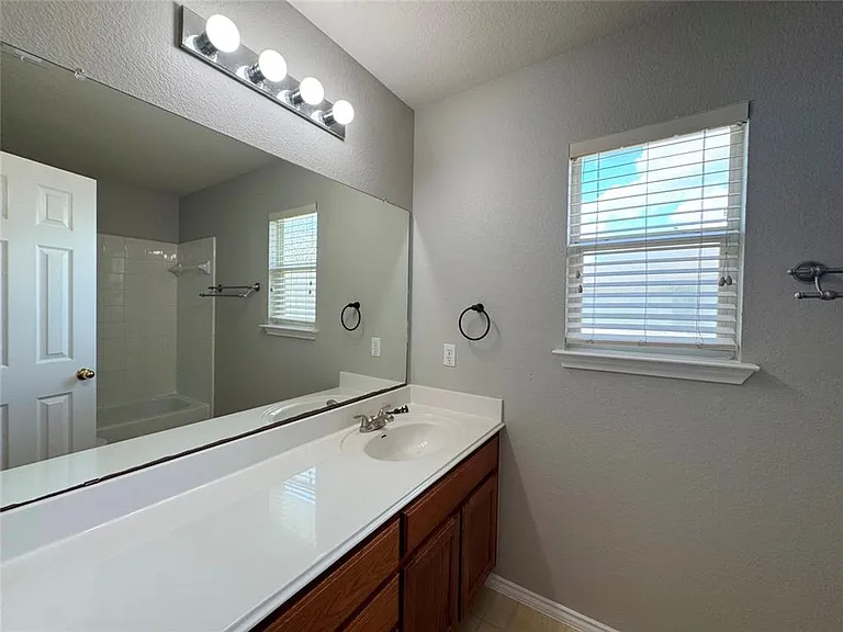 2311 Portwood Bend Cv — Photo 33