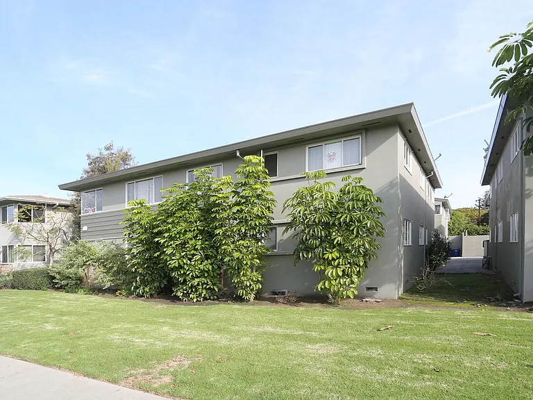 3208 S Barrington Ave #G — Photo 1
