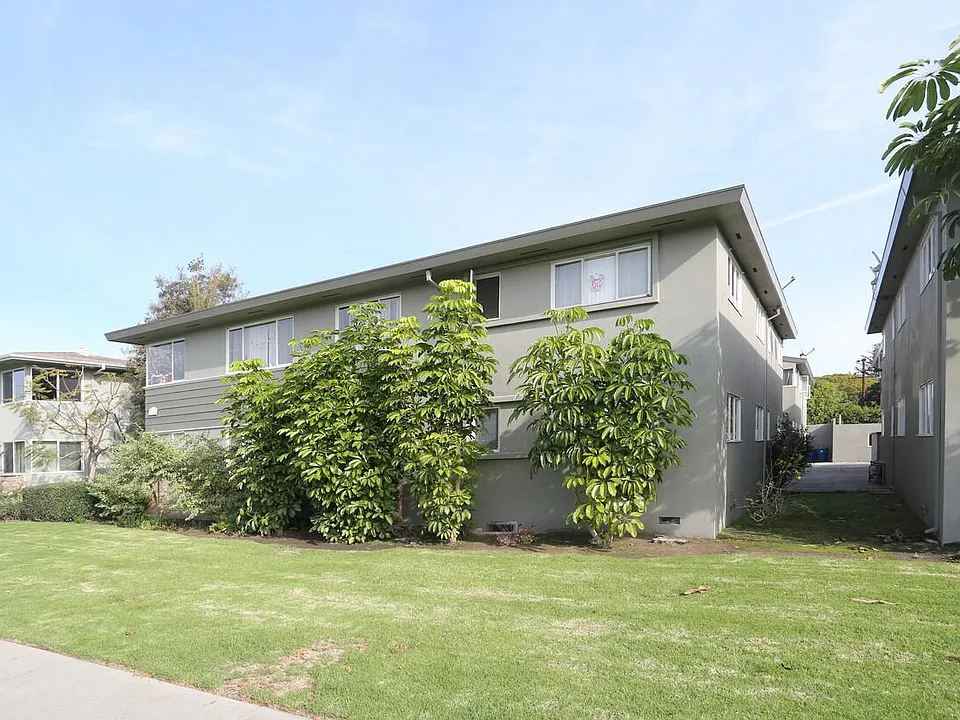 3208 S Barrington Ave #E