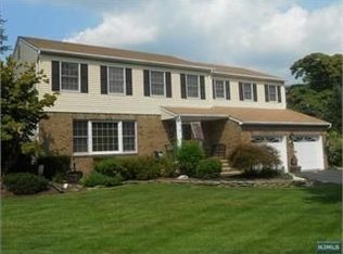 1 Country Ln, Mahwah, NJ 07430