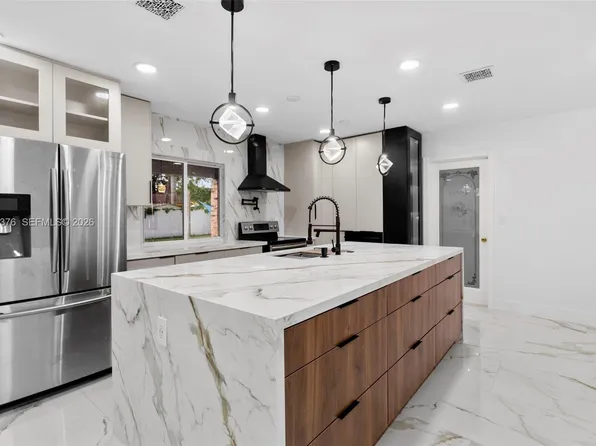7220 NW 10th Pl, Plantation, FL 33313