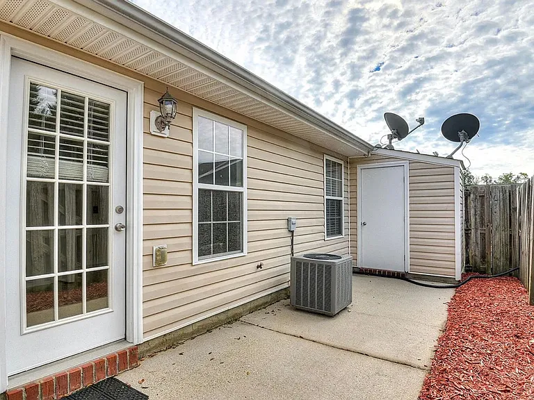 307 Brock Ln — Photo 8