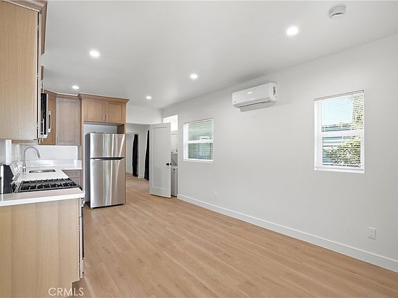 2nd image of 1219 N Hoover St #B