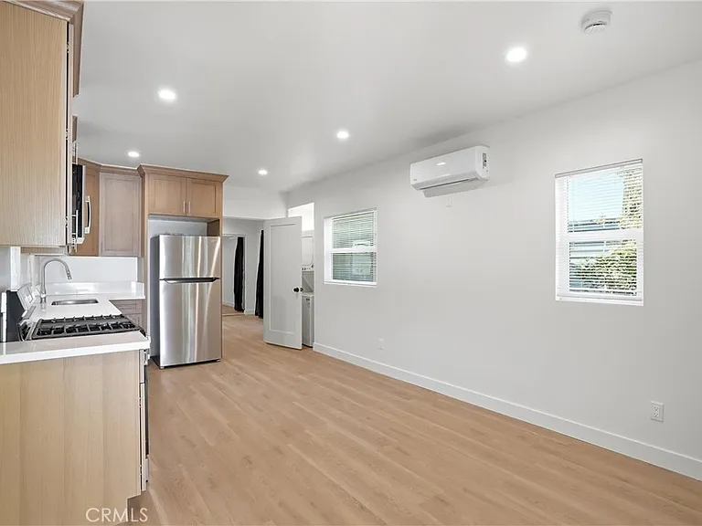 1219 N Hoover St #B — Photo 2