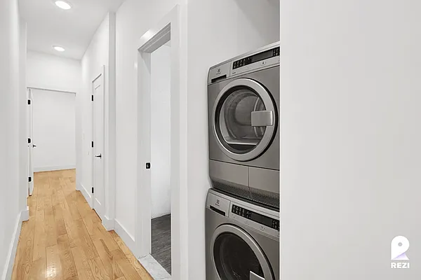 Rented by REZI | media 13