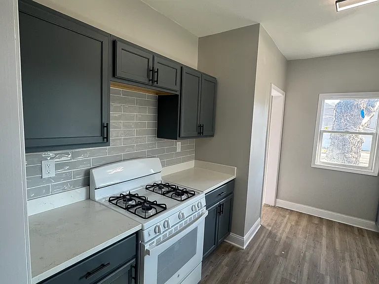 413 Garfield St — Photo 2