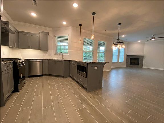 5th image of 2202 N Carl St