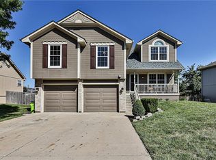2616 NE Horseshoe Dr, Lees Summit, MO 64086