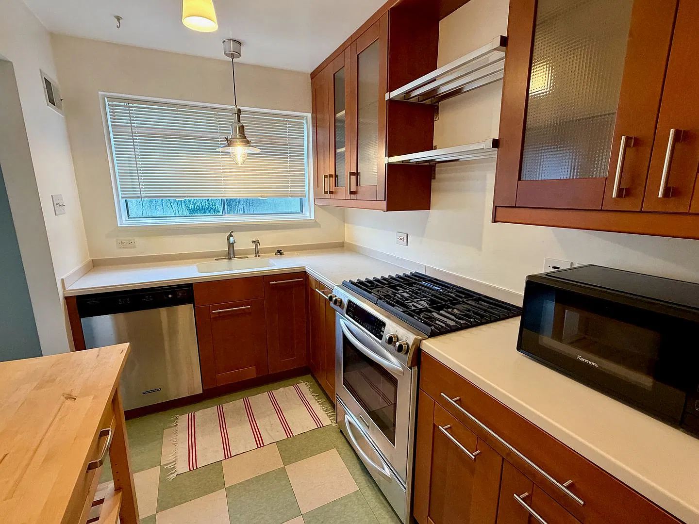 Stunning 1-bed/1-bath condo in Bethesda Parkside community — Photo 2