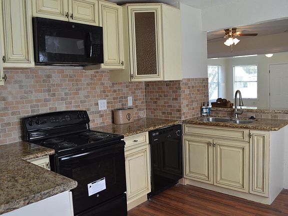 3rd image of 158 Flomich St