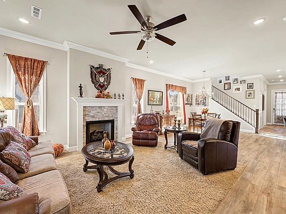 5th image of 2852 N Poppy Ln