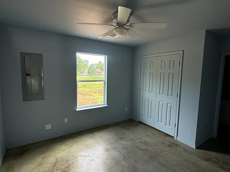 1302 E Cherry St — Photo 7