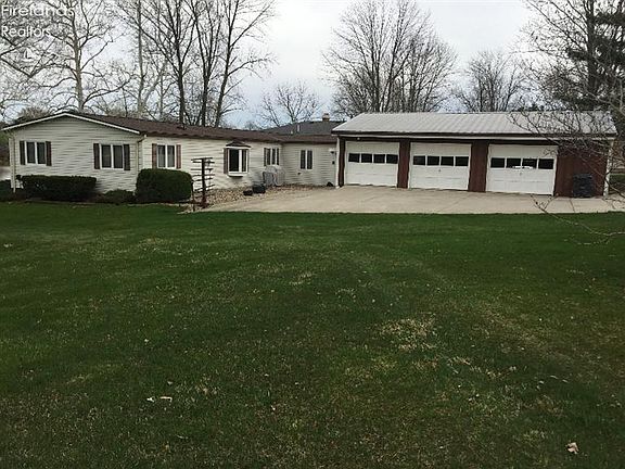 2nd image of 896 Lakeview Dr