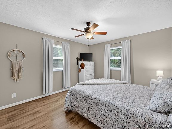 5th image of 131 Poplar St