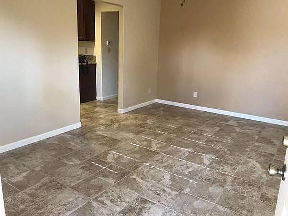 4th image of 10773 Lampson Ave