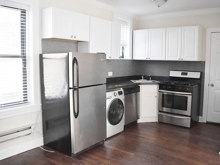 3841 N Greenview Ave #1W — Photo 1