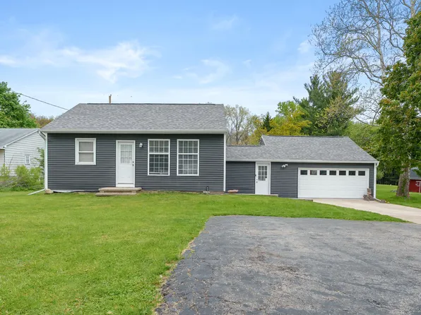 2496 W B Ave, Plainwell, MI 49080